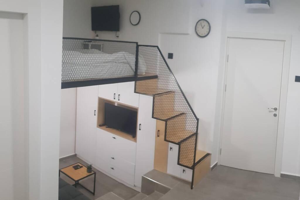 Centrally-Located Quiet Cozy Loft Apartment Beersheba ภายนอก รูปภาพ