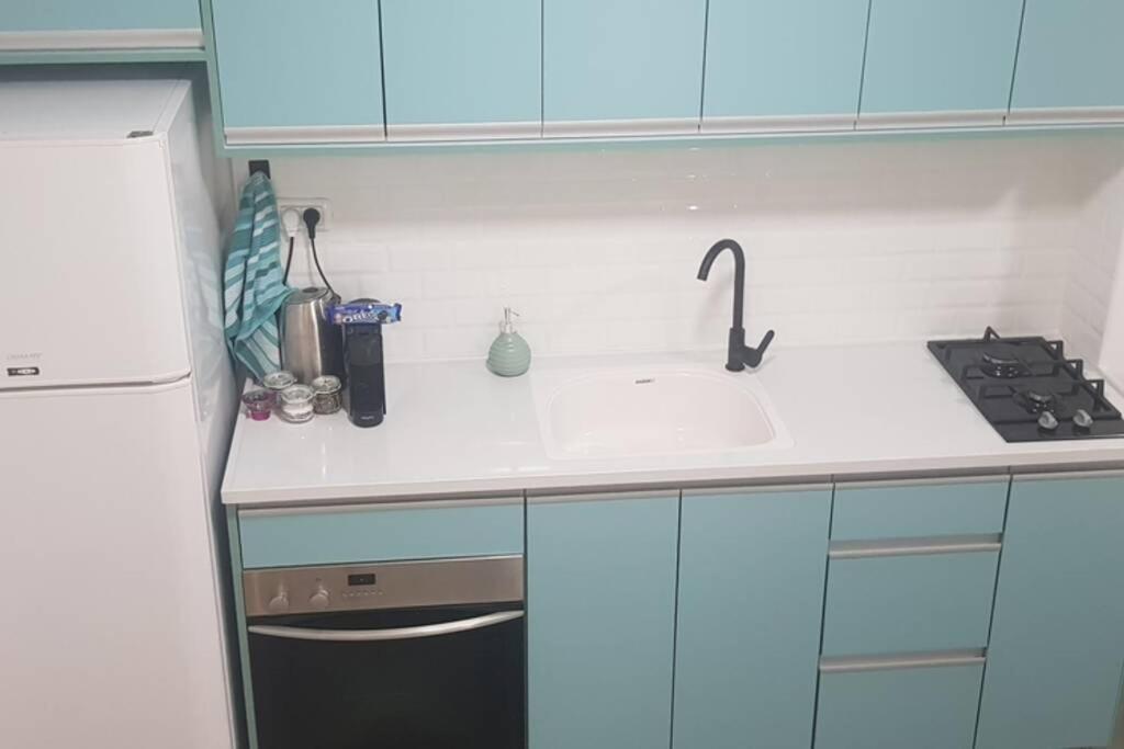 Centrally-Located Quiet Cozy Loft Apartment Beersheba ภายนอก รูปภาพ