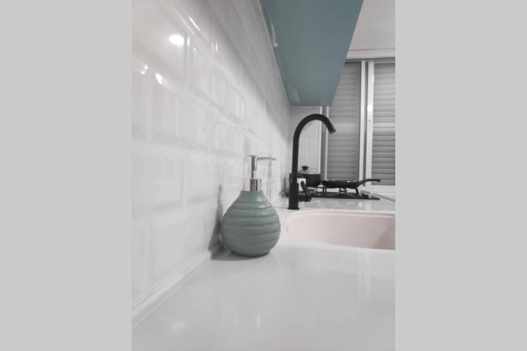 Centrally-Located Quiet Cozy Loft Apartment Beersheba ภายนอก รูปภาพ