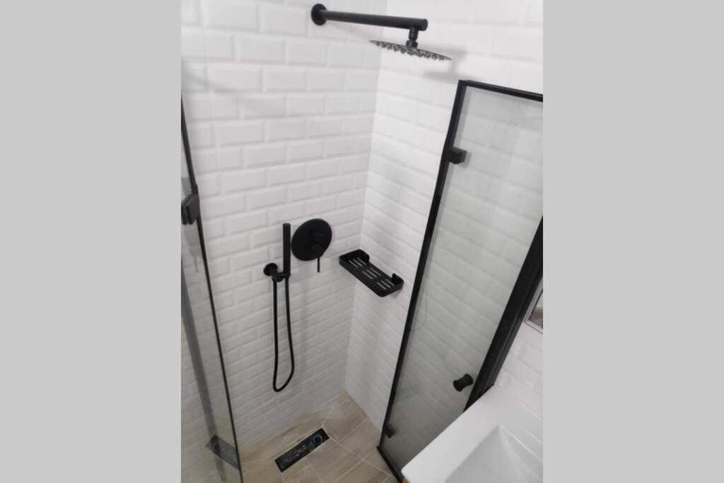 Centrally-Located Quiet Cozy Loft Apartment Beersheba ภายนอก รูปภาพ