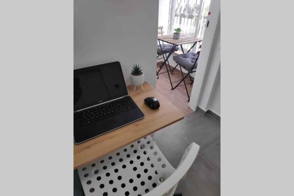 Centrally-Located Quiet Cozy Loft Apartment Beersheba ภายนอก รูปภาพ